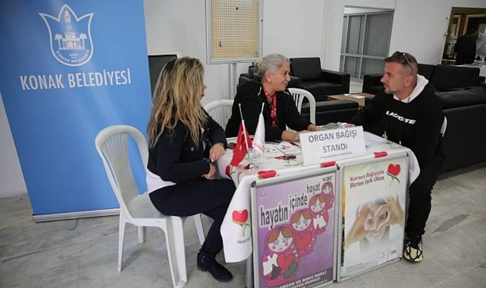 Konak'ta organ bağışı farkındalığı için stant kuruldu