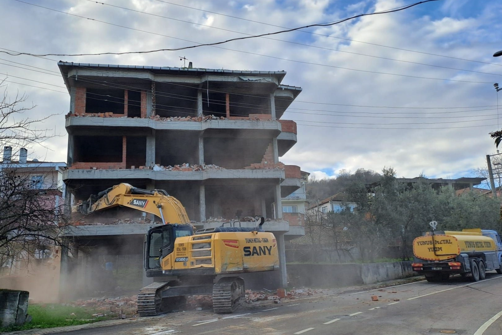 Kocaeli Gölcük'te  depreme dayanıksız binalardan arındırılıyor