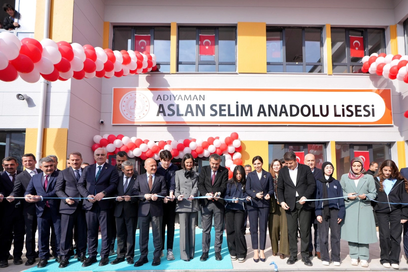 Adıyaman'da son teknoloji laboratuvara sahip Anadolu Lisesi açıldı