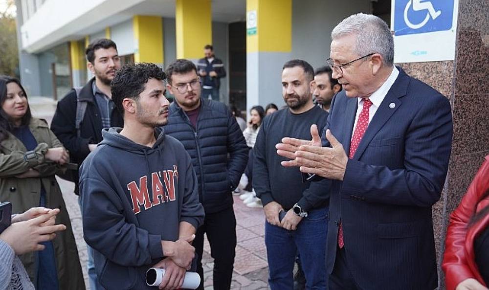  Rektör Prof. Dr. Budak sınavlara hazırlanan öğrencileri ziyaret etti