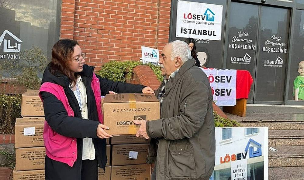 LÖSEV Mutlu Et Paketlerini Ataşehir'de Dağıtmaya Devam Ediyor