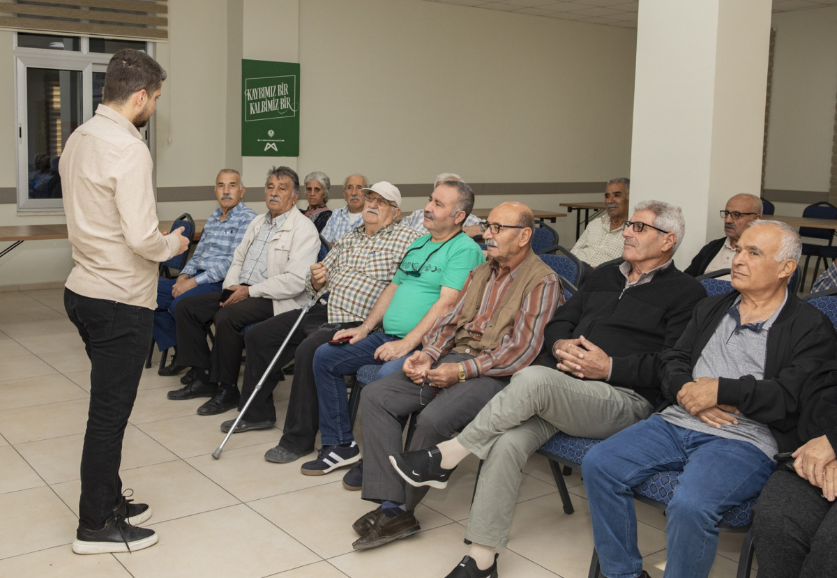 BÜYÜKŞEHİR, YAŞ ALMIŞ YURTTAŞLARI, ‘AKILCI İLAÇ KULLANIMI’ HAKKINDA BİLGİLENDİRDİ