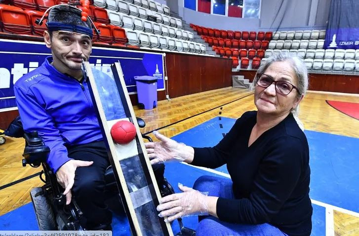 Engelleri bir bir aştı kendi ‘Evren’ini yarattı