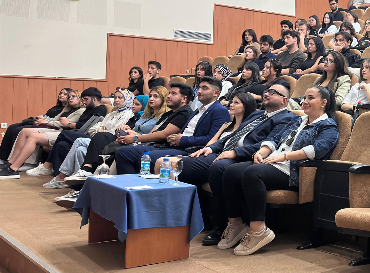 KARİYER MERKEZİ’NDEN ÜNİVERSİTE ÖĞRENCİLERİNE ‘LİNKEDlN EĞİTİMİ’