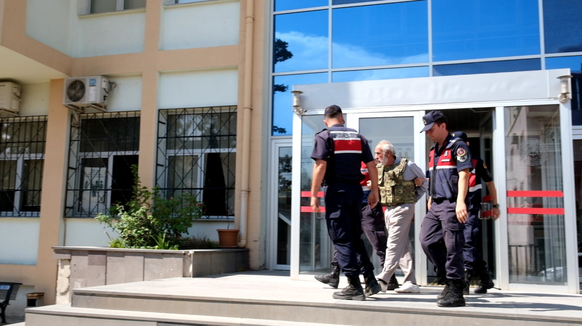 Mersin'de aynı aileden 3 kişinin öldürülmesine ilişkin gözaltına alınan zanlı tutuklandı