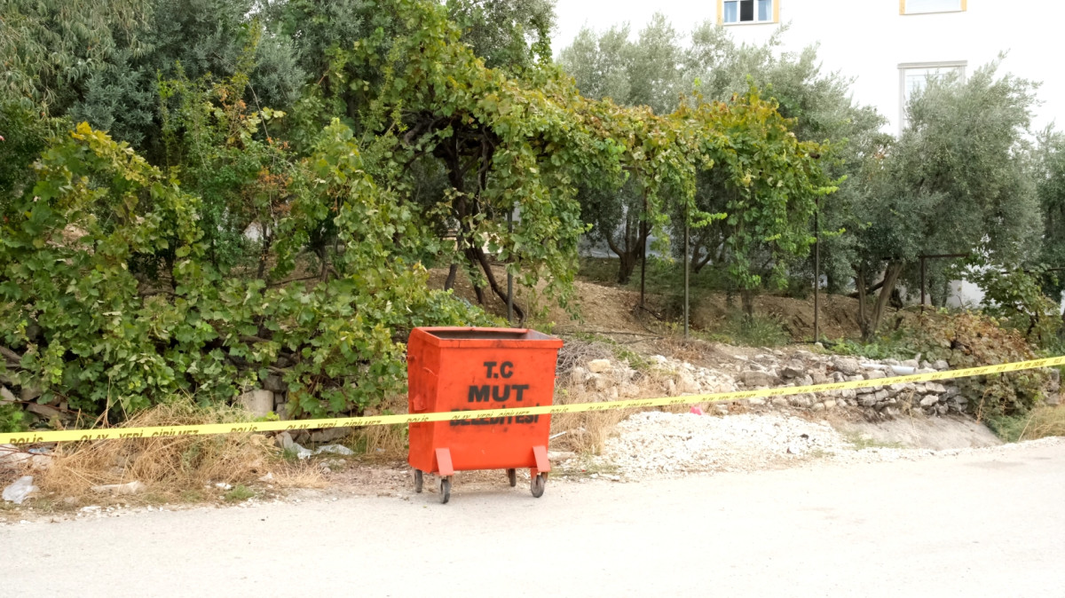 Mersin'de çöp konteynerinde bebek cesedi bulundu