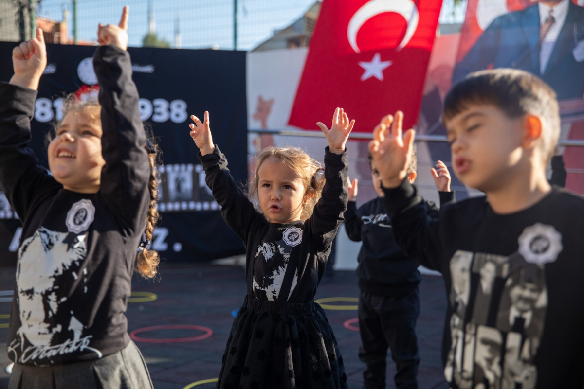 MİNİKLER ULU ÖNDER ATATÜRK’Ü ÖZLEMLE ANDI