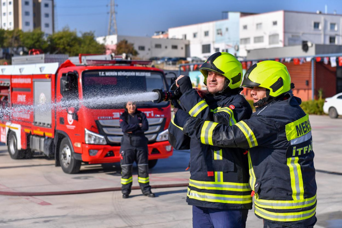 Serebral Palsili Durmuş'un İtfaiye Eri Olma Hayali Büyükşehir’le Gerçek Oldu